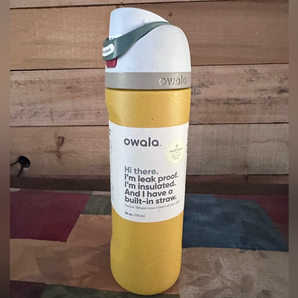 Owala FreeSip Stainless Steel Water Bottle / 24oz / Color: Honeycomb Special Ed.